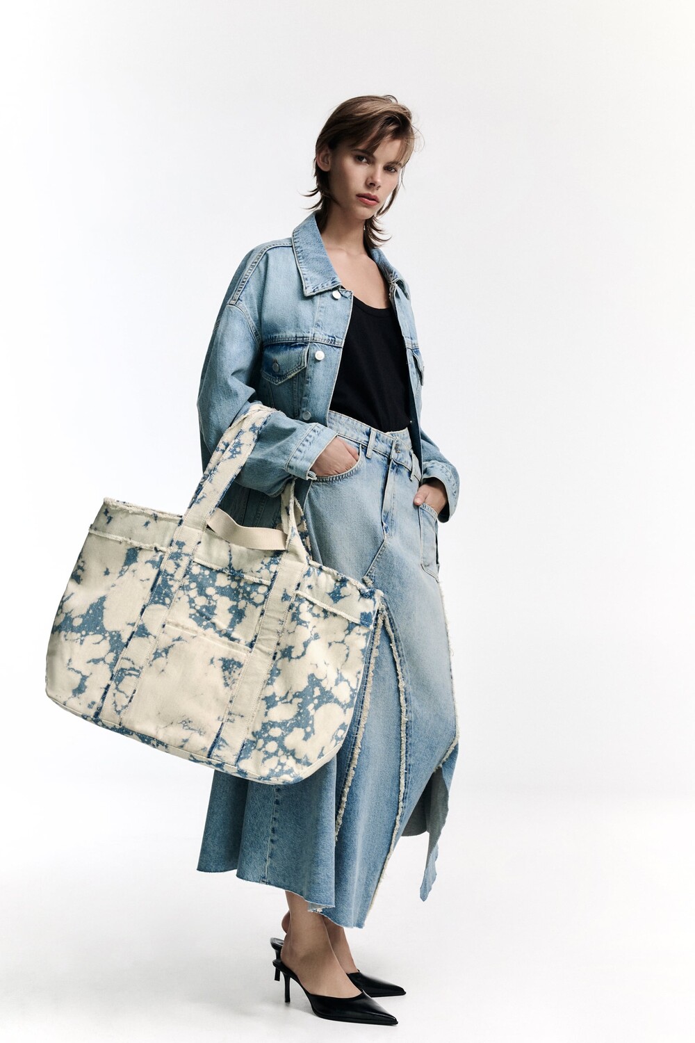 

Большая сумка из джинсовой ткани, окрашенная в узлах Zara, разноцветный