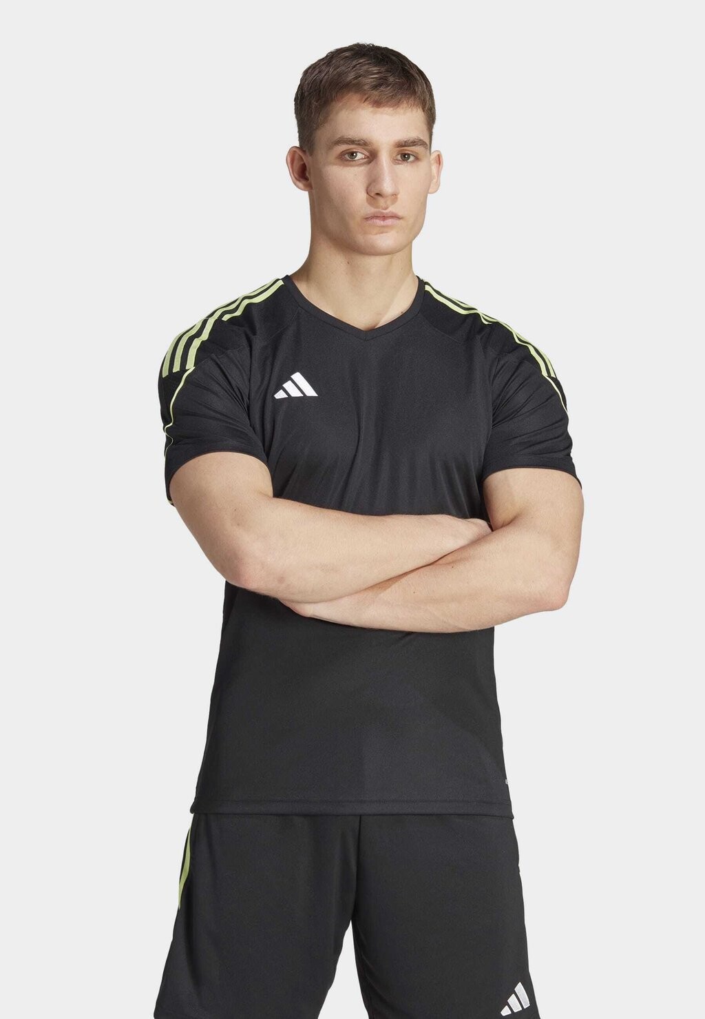 

Футболка Adidas