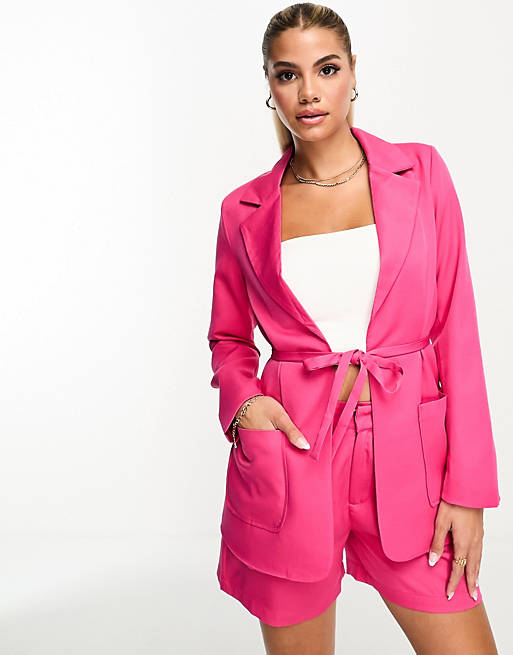 Розовый потертый пиджак с завязками на талии