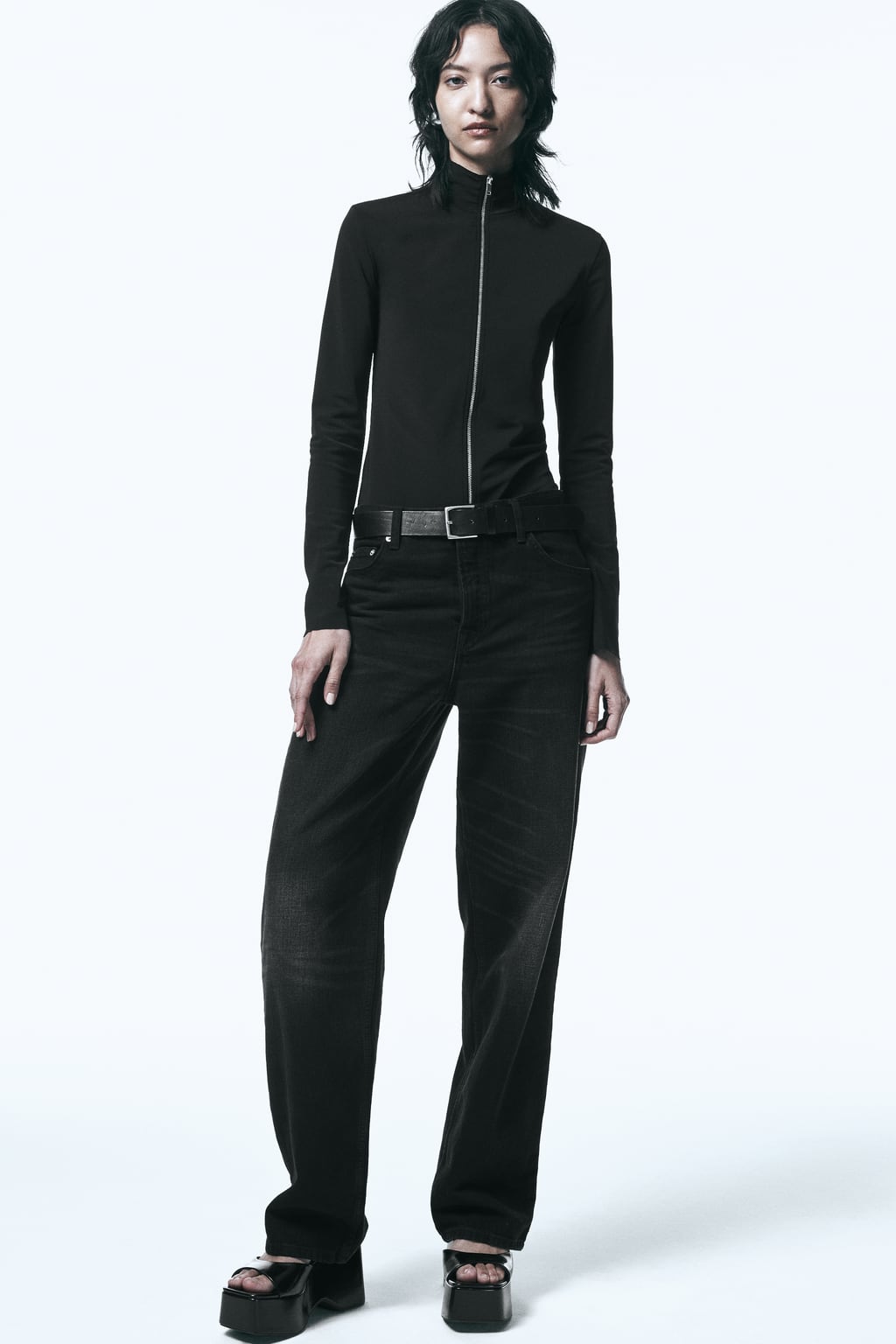 

Техническая футболка на молнии ZARA, черный