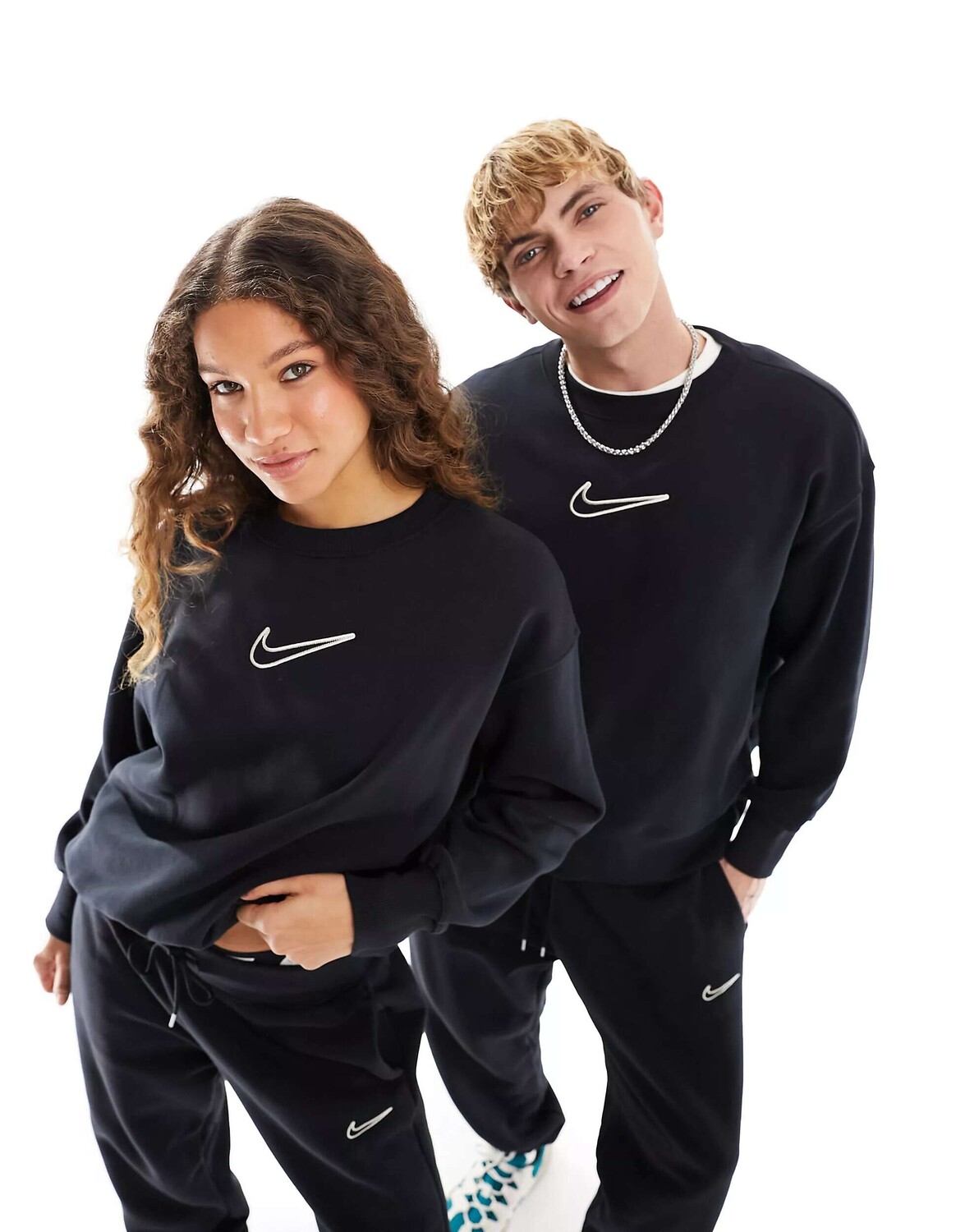 

Черный свитшот унисекс Nike Midi Swoosh