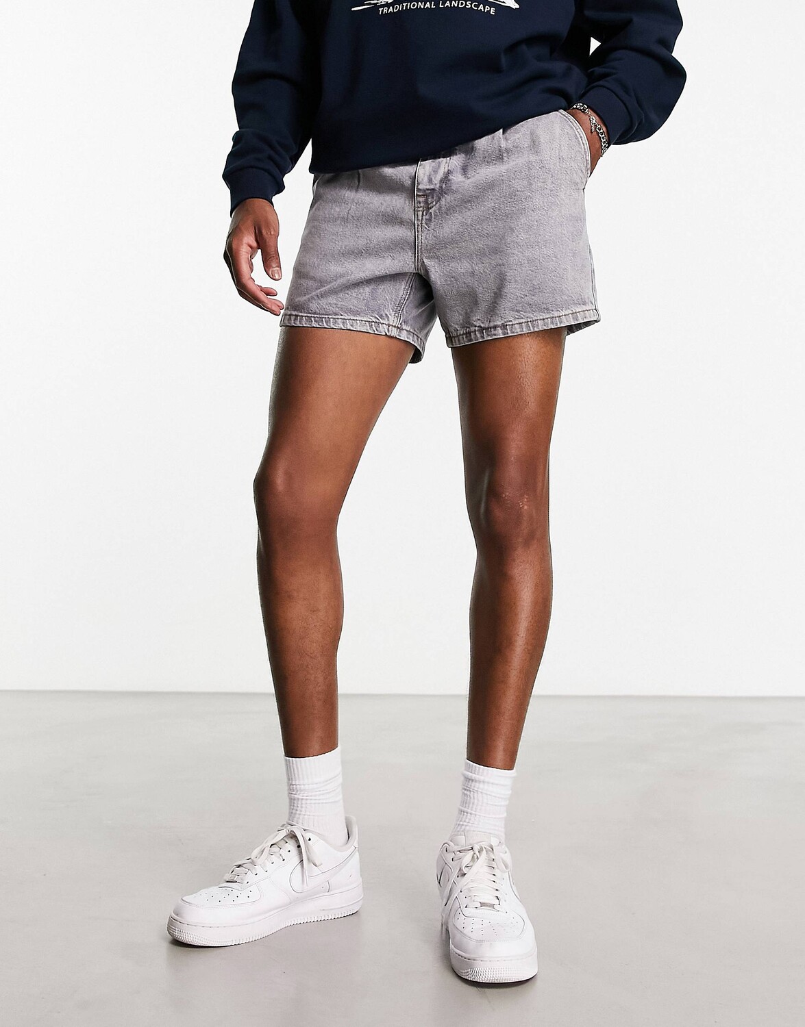 

Укороченные джинсовые шорты со складками ASOS DESIGN