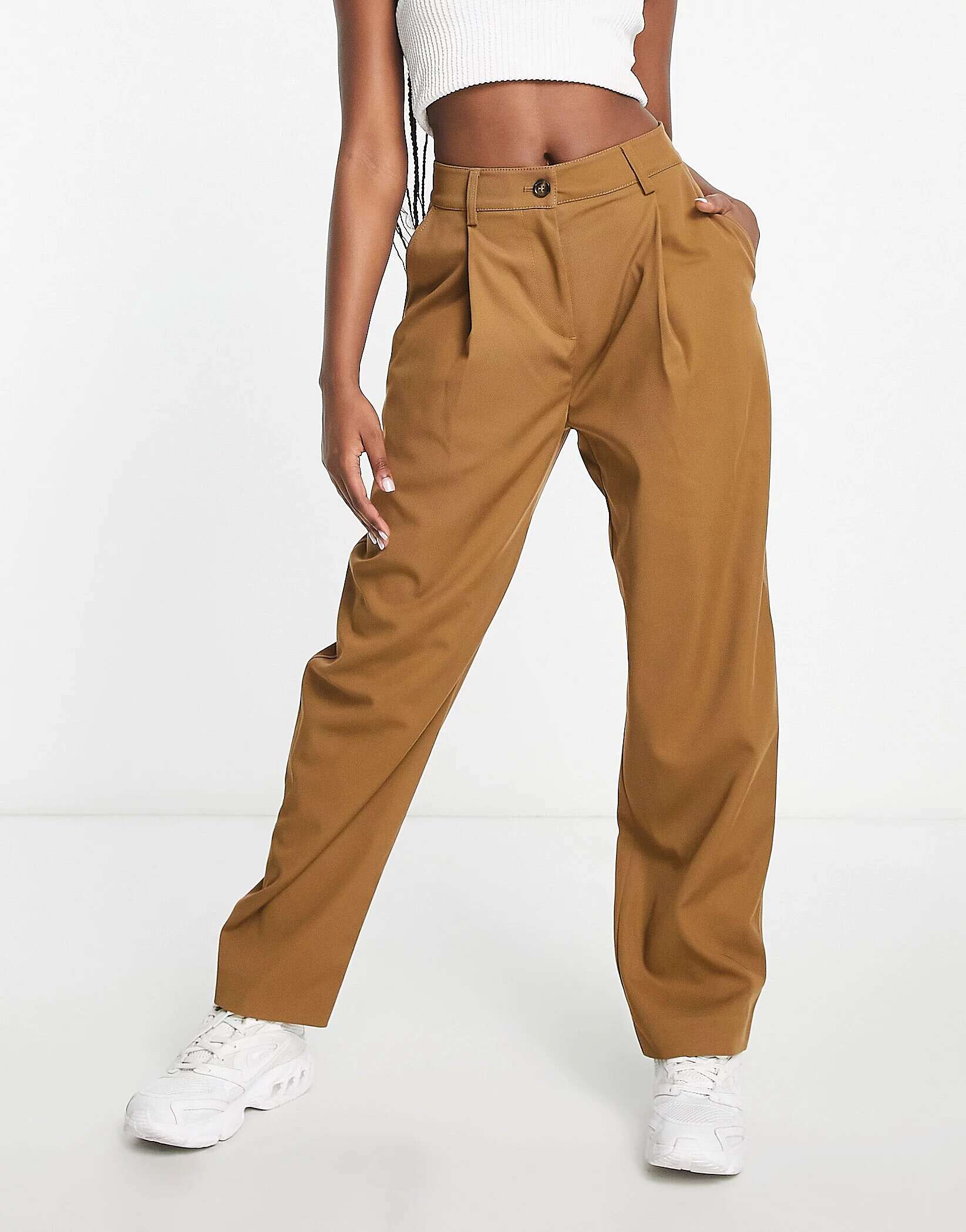 цена Светло-коричневые брюки овальной формы Weekday