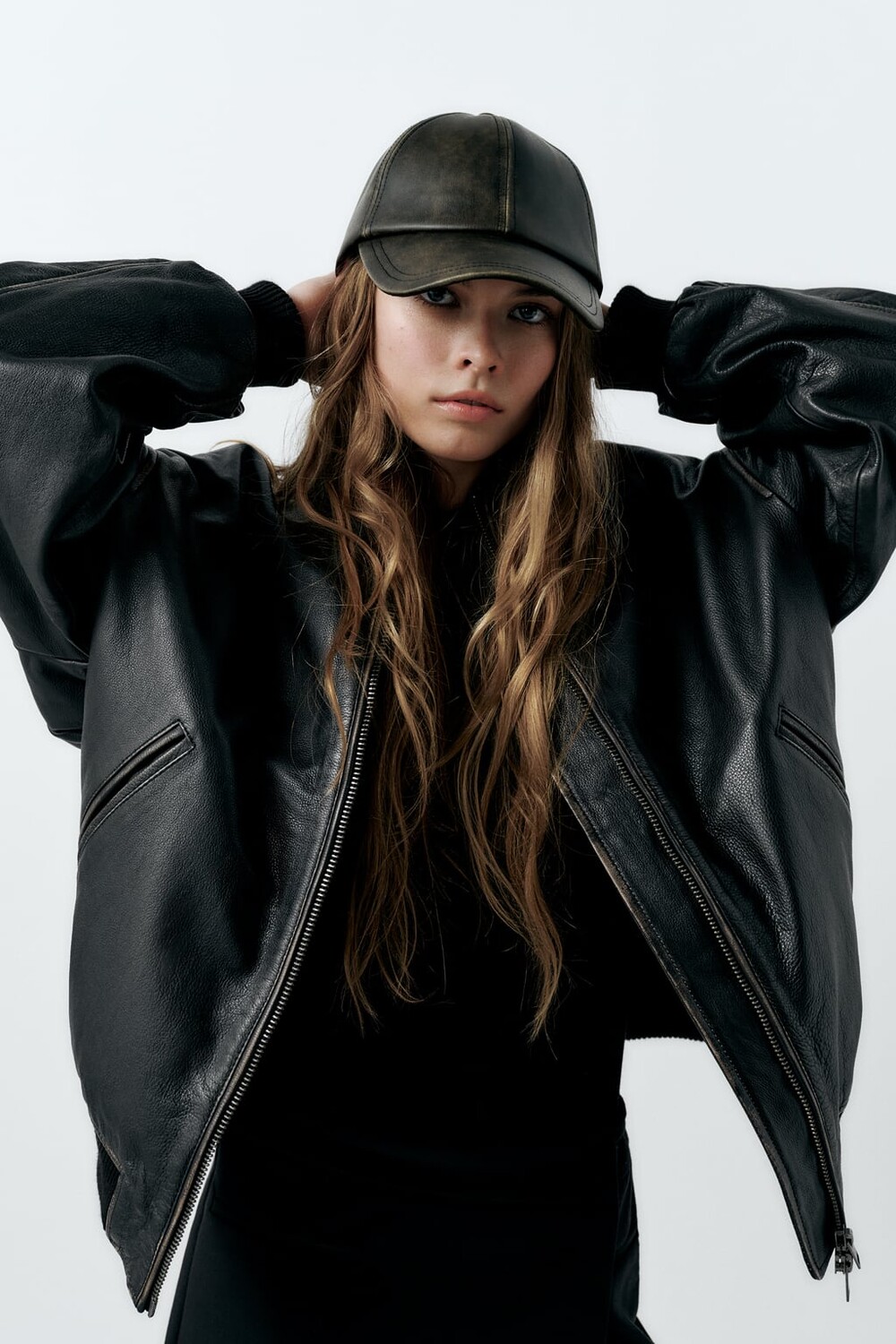 

Кепка из искусственной кожи ZARA, коричневый