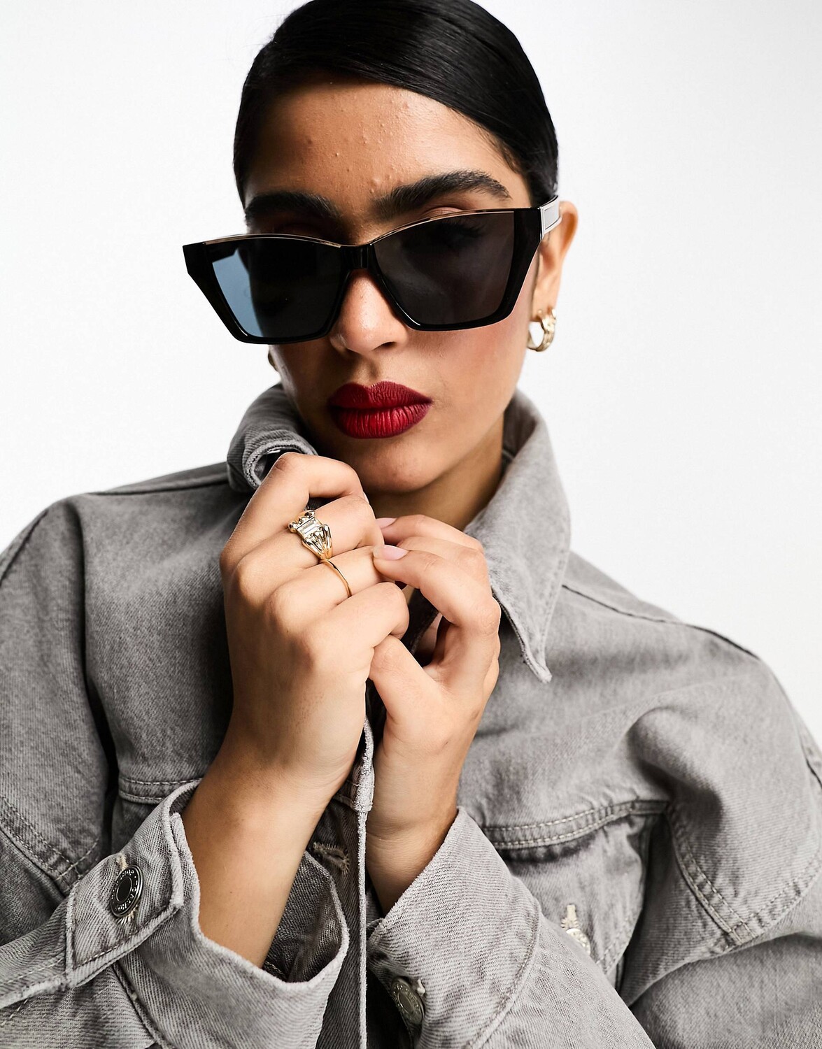 

Черные солнцезащитные очки в металлической оправе River Island
