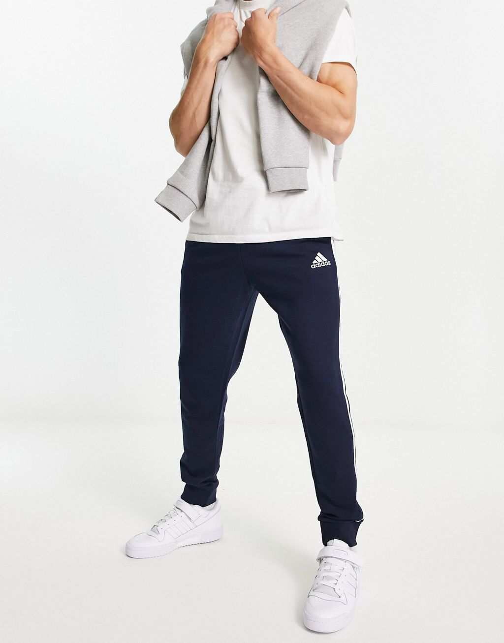 

Темно-синие джоггеры с 3 полосками adidas Sportswear Essential