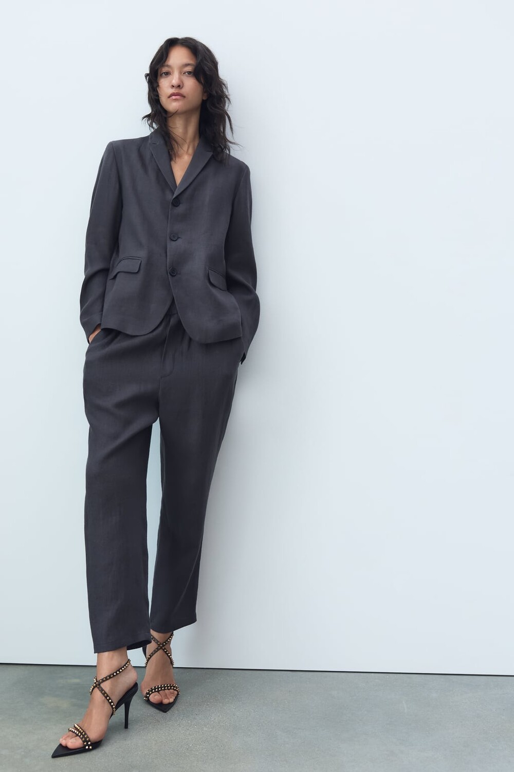 

Кожаные сандалии на высоком каблуке с заклепками ZARA, черный