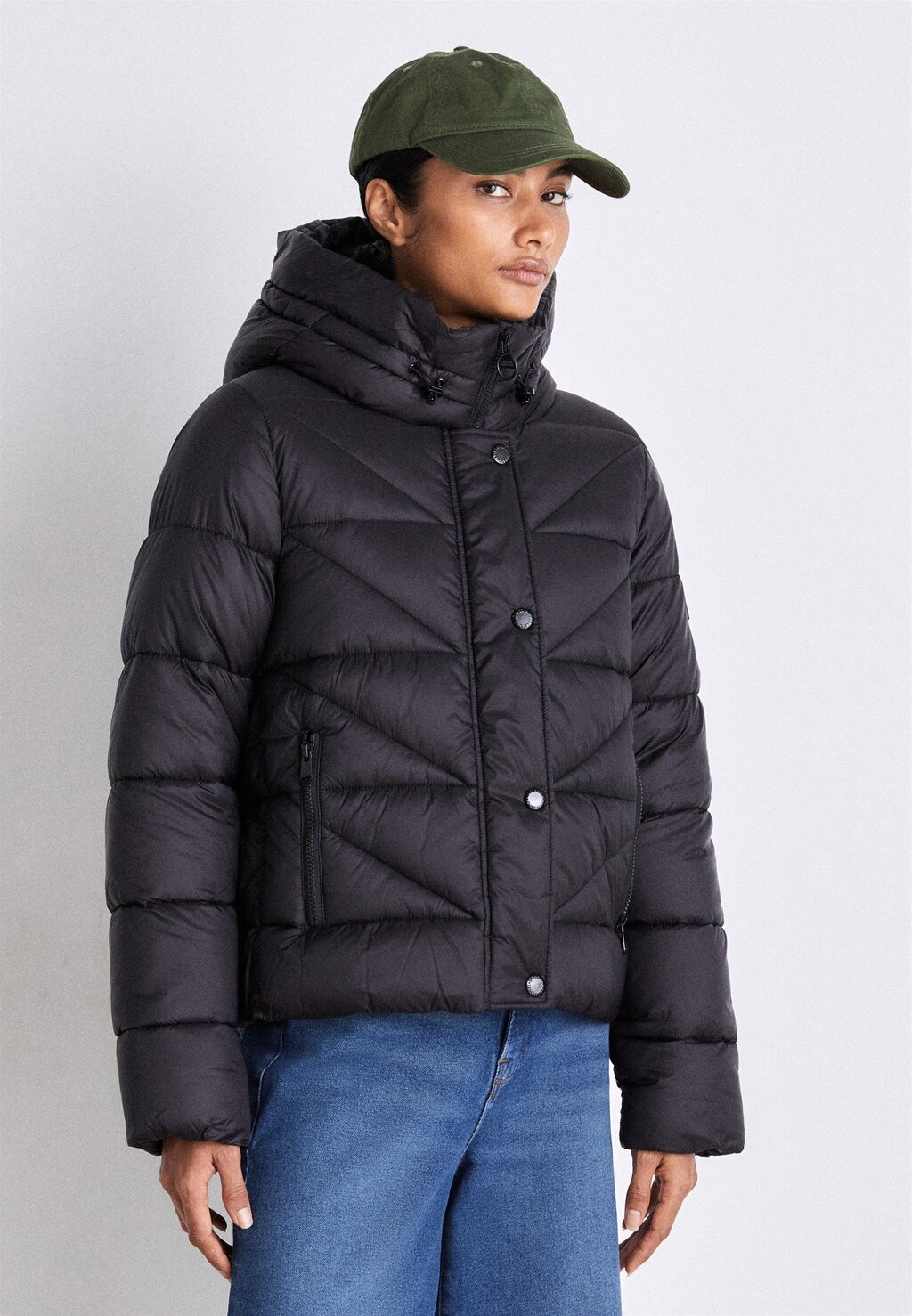 

Куртка зимняя LYLE QUILT Barbour International, черный