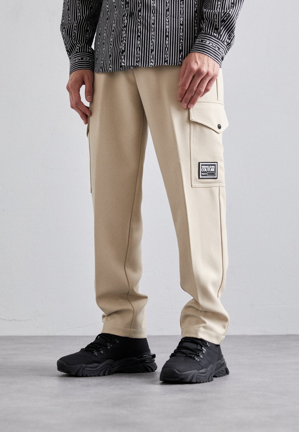 

Брюки карго Easy Versace Jeans Couture, хаки