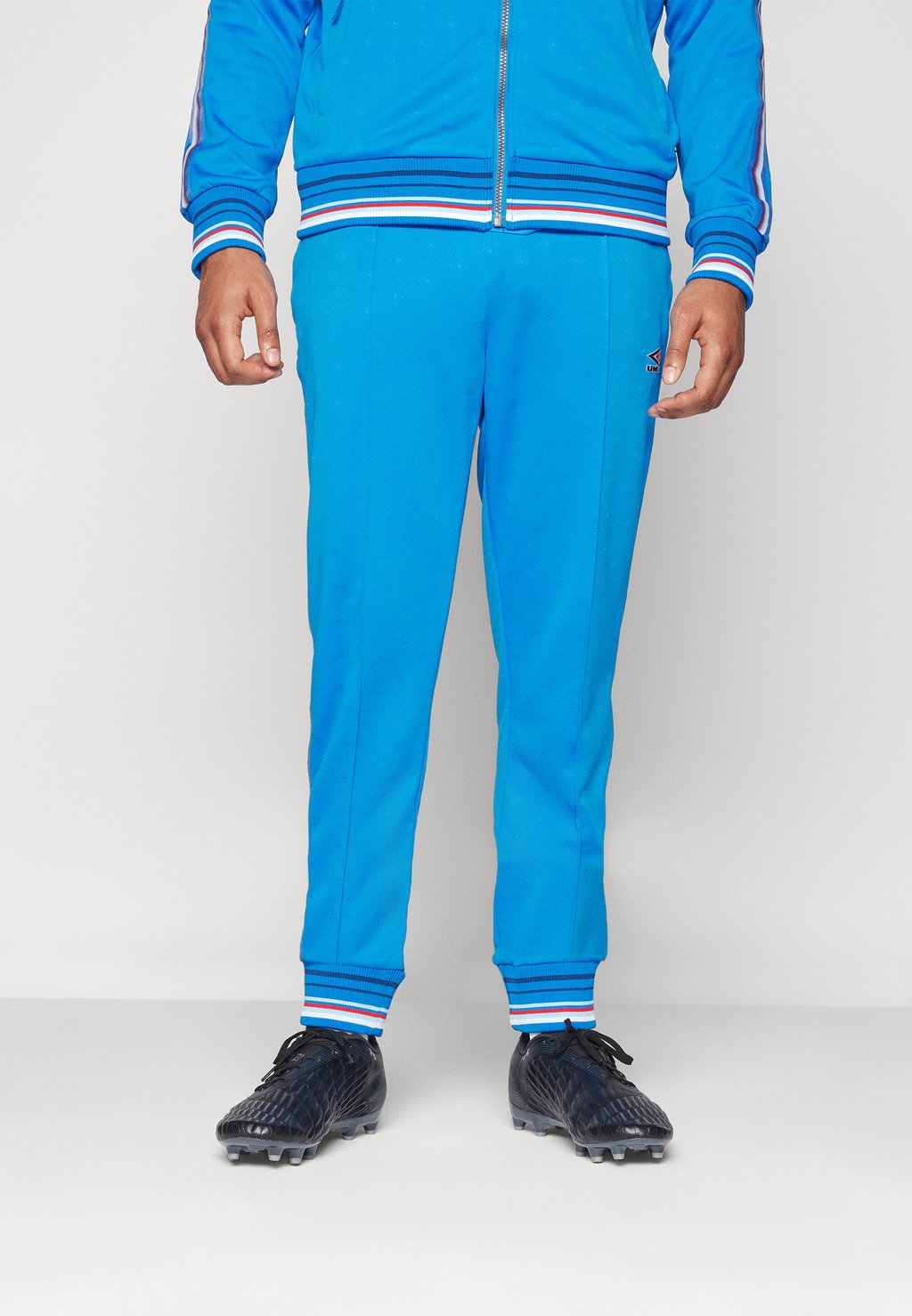 Спортивные штаны MONOGRAM TRACK PANT Umbro, цвет regal blue хоста regal splendor l