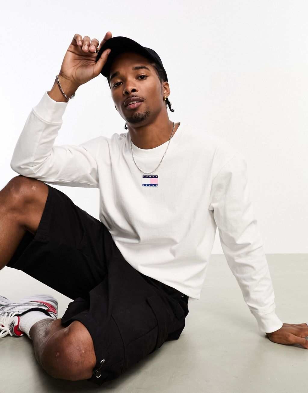 

Белая футболка с длинными рукавами Tommy Jeans