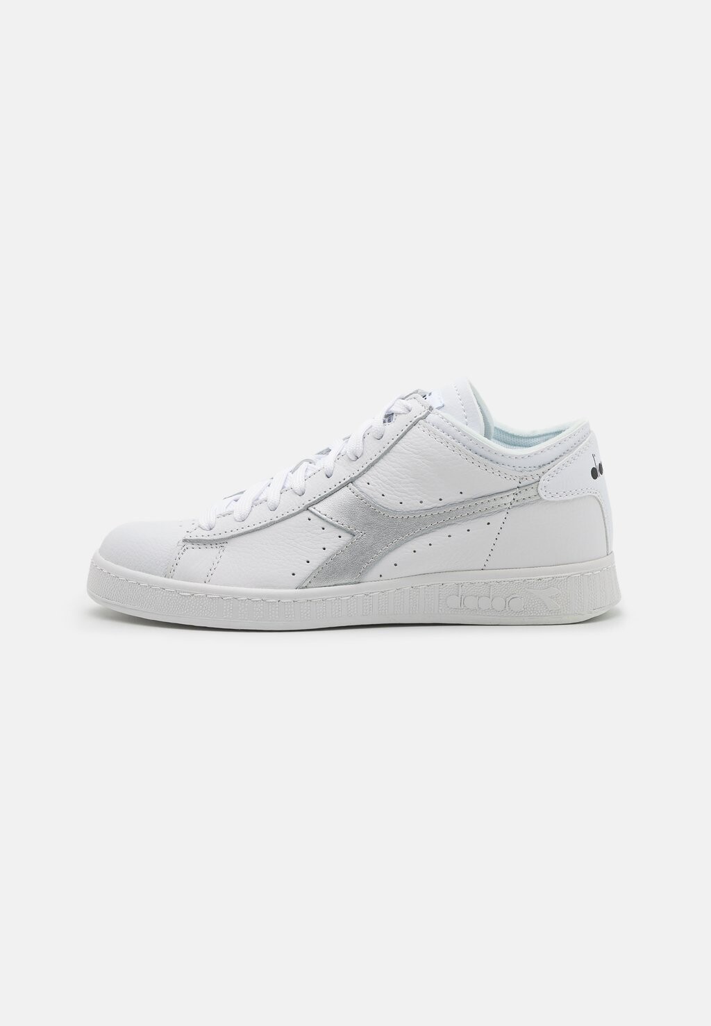 

Высокие кроссовки Diadora