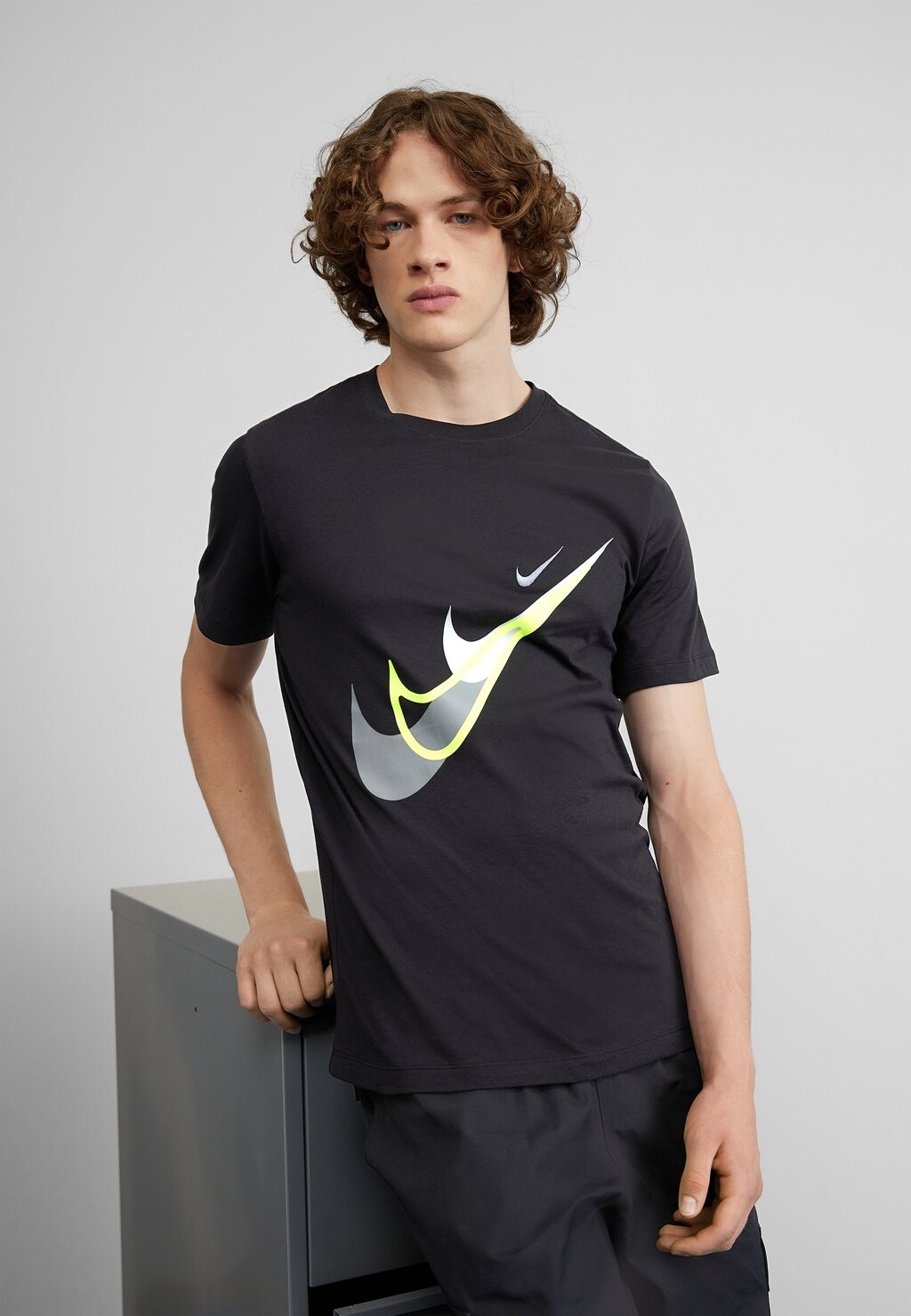 

Футболка с принтом TEE Nike, черный