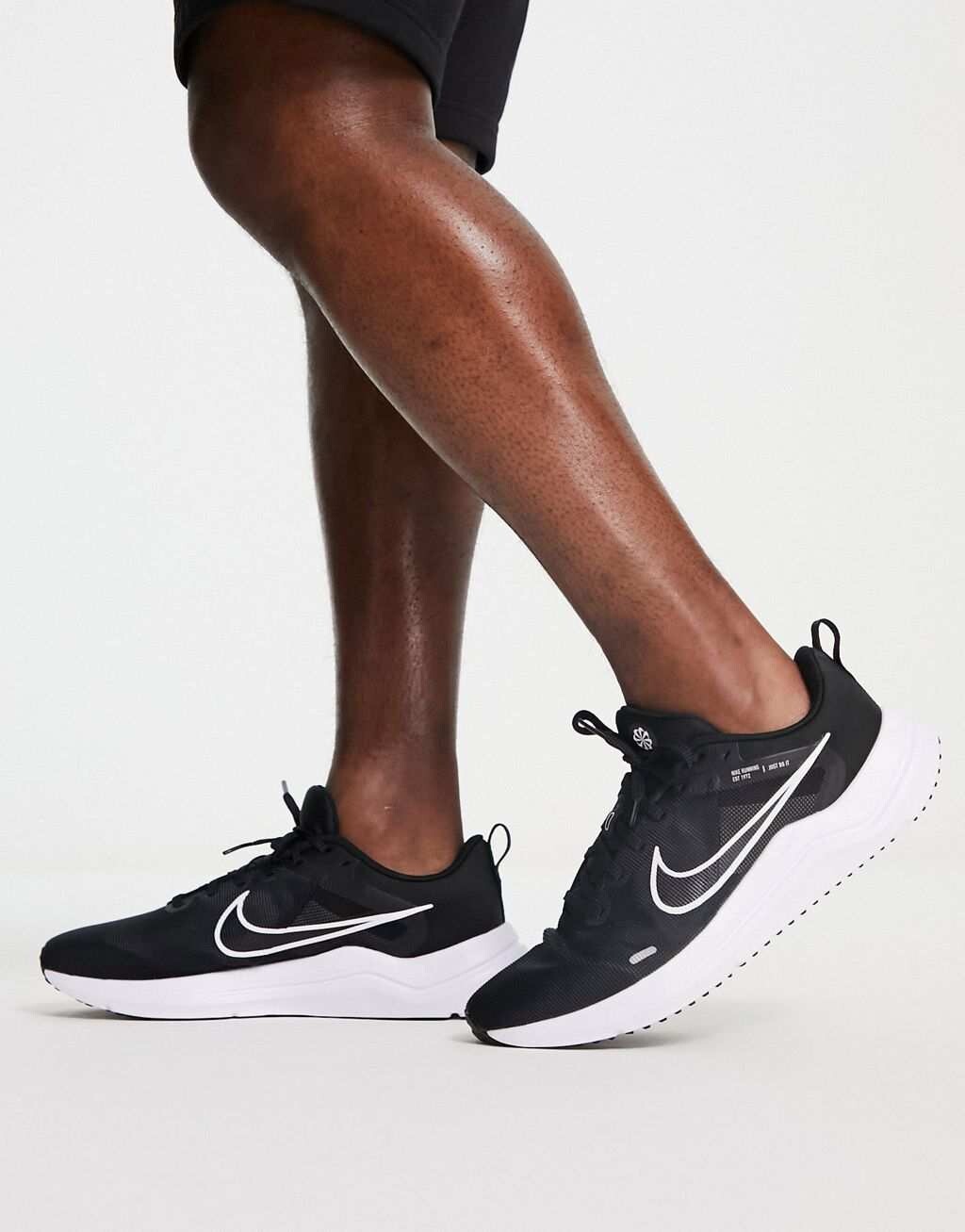 

Черно-белые кроссовки Nike Running Downshifter 12