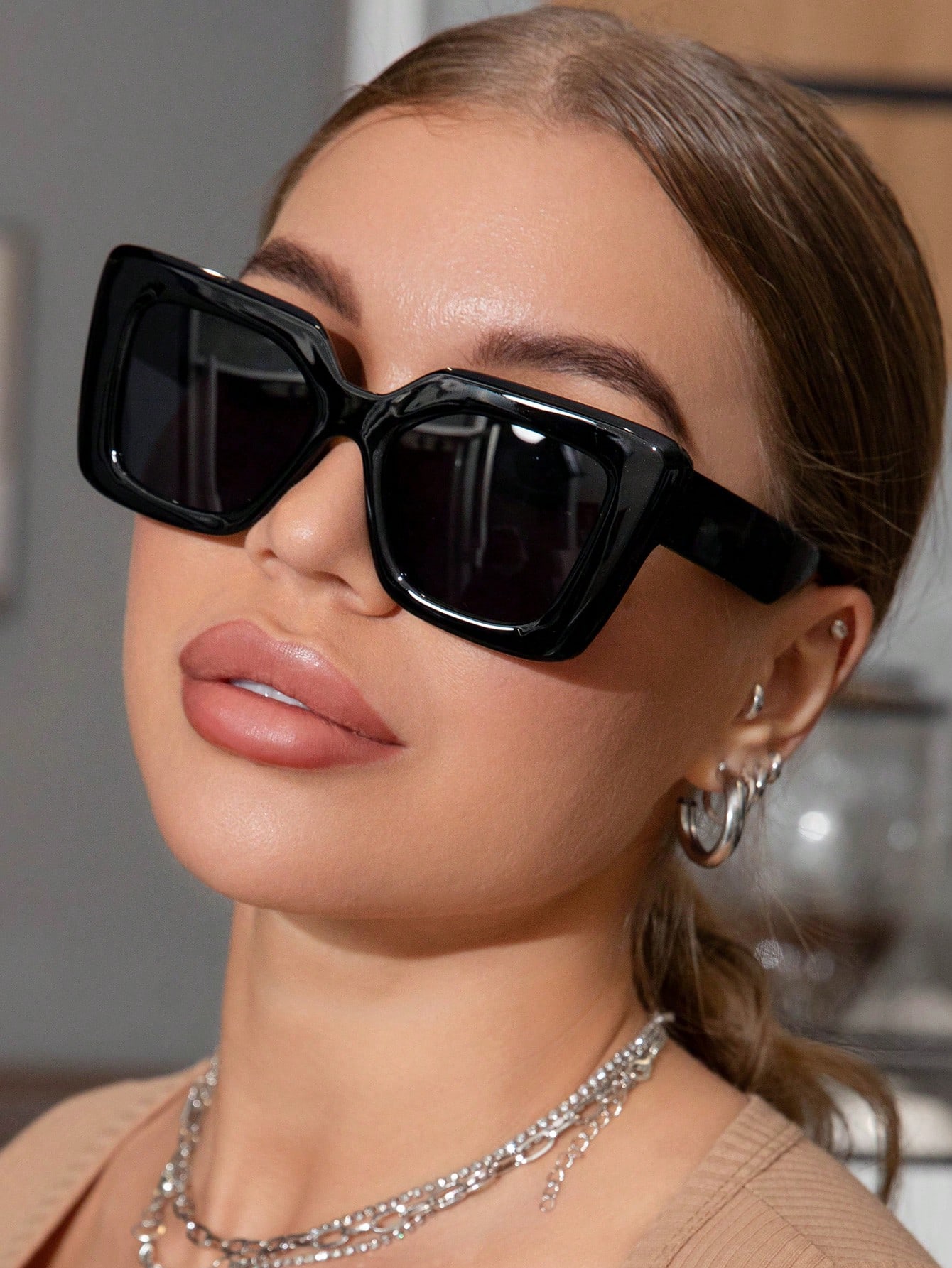 1шт Женские квадратные модные солнцезащитные очки с пластиковым декором для повседневного ношения