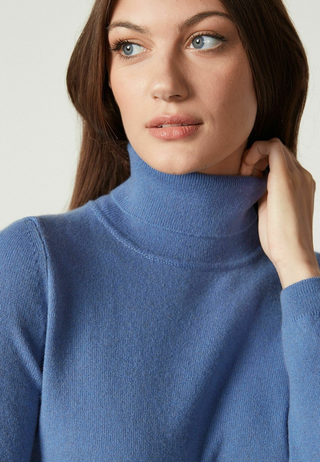 

Джемпер ULTRAFINE TURTLENECK Falconeri, цвет Mottled Turquoise