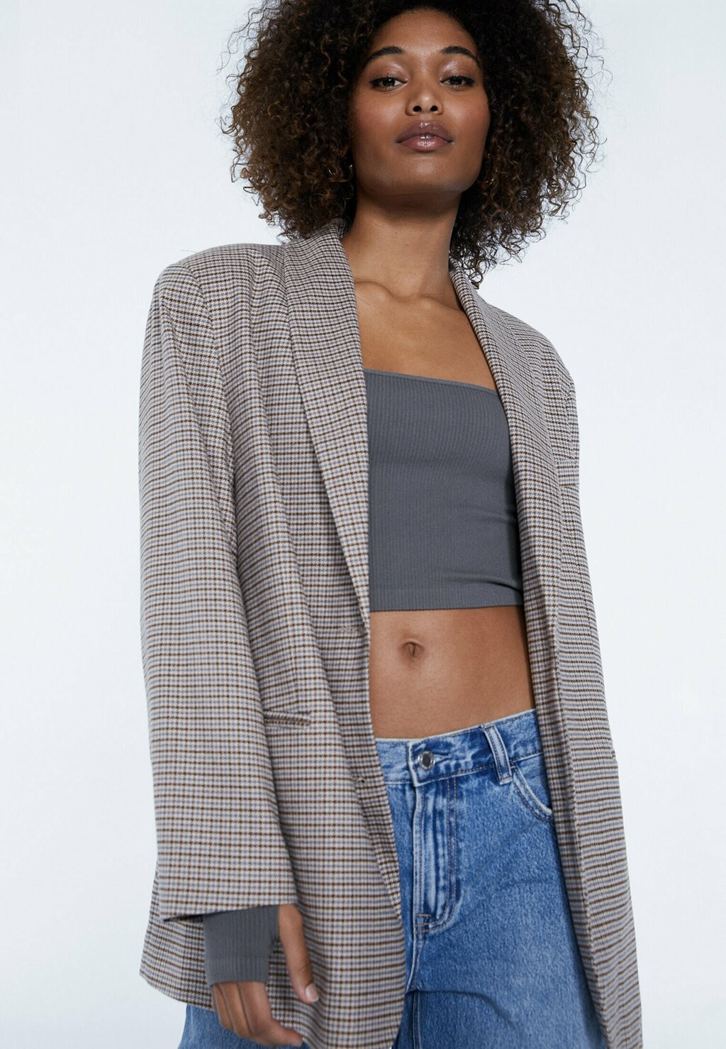 

Длинная куртка Stradivarius