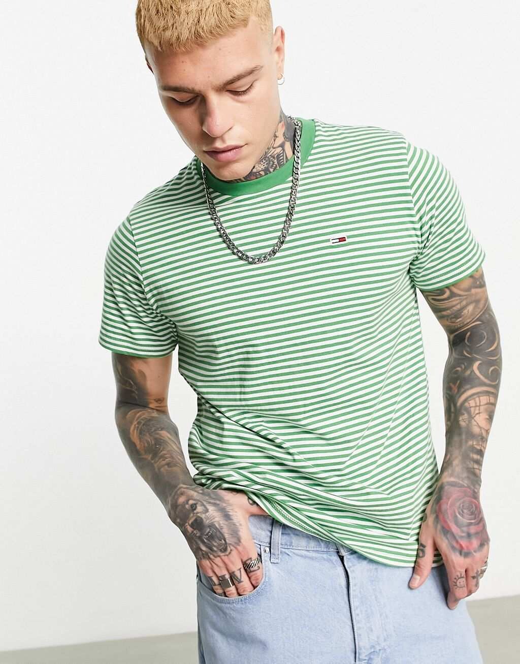 

Зеленая классическая футболка в полоску Tommy Jeans