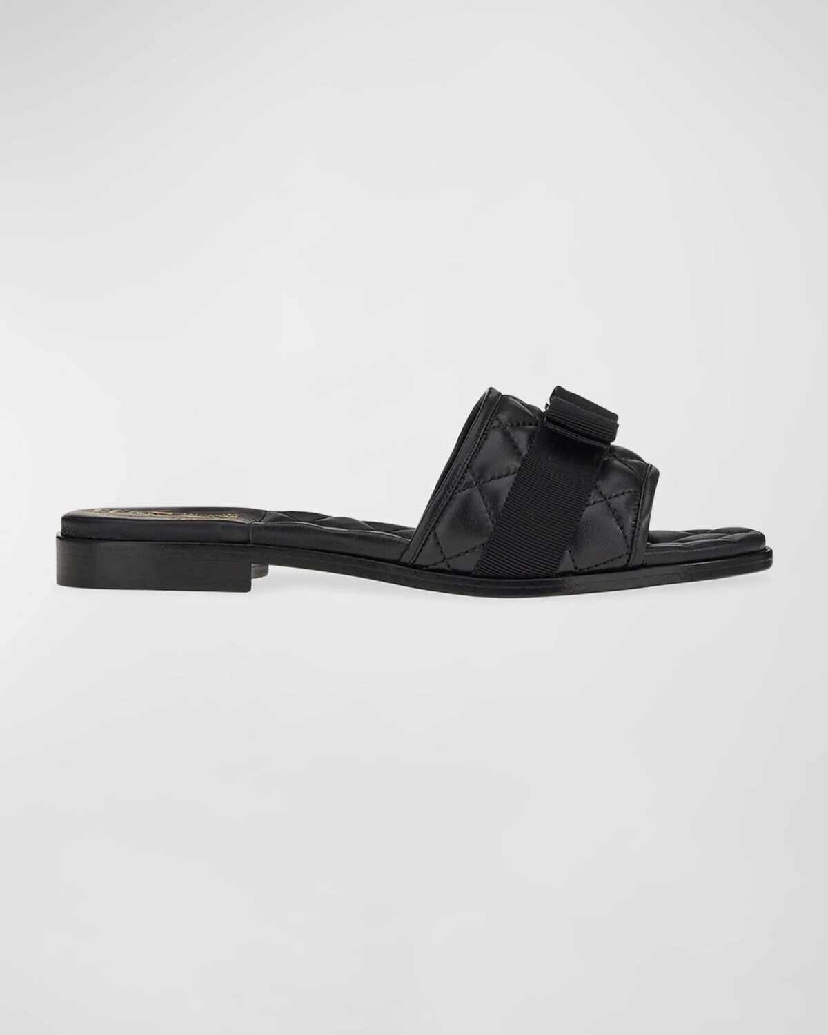 

Стеганые сандалии на плоской подошве из овечьей кожи с бантом Ferragamo, цвет Nero
