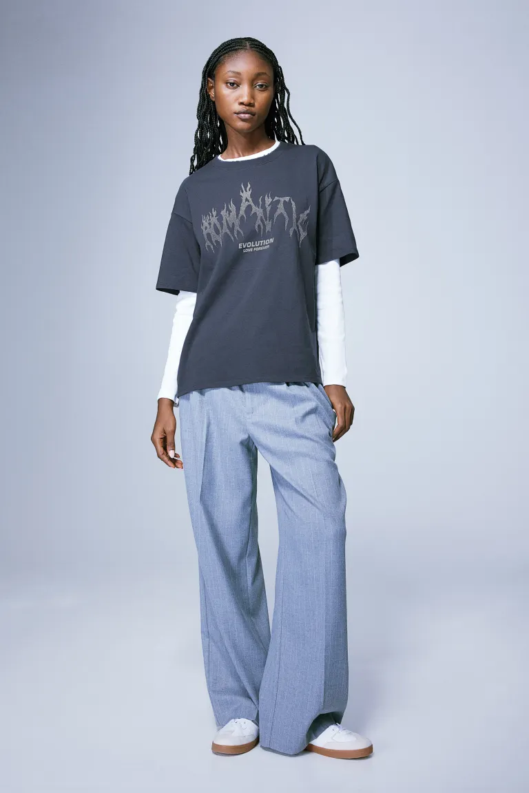 

Объемная футболка с принтом H&M, серый