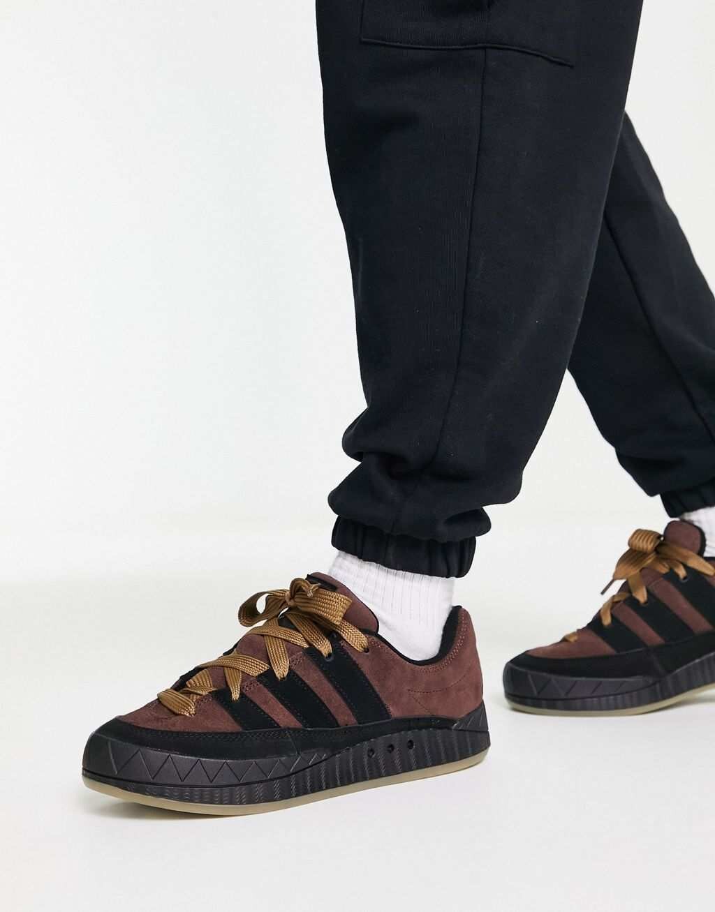 

Коричневые кроссовки на резиновой подошве adidas Originals Adimatic
