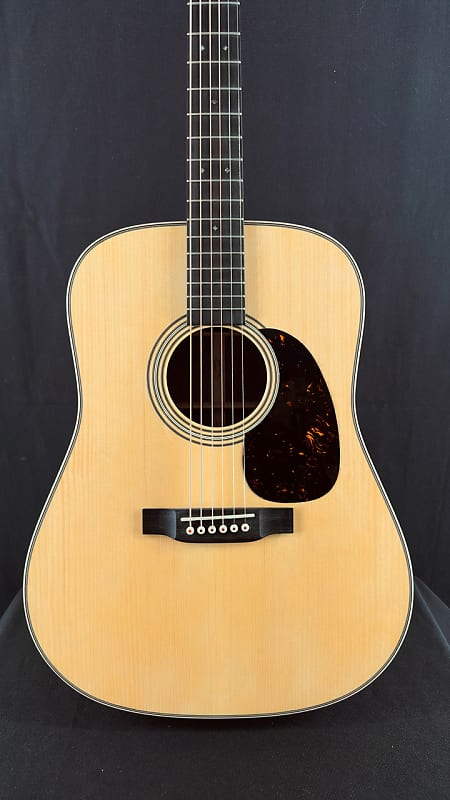 Акустическая гитара Martin Custom Shop Walnut Dreadnought цена и фото