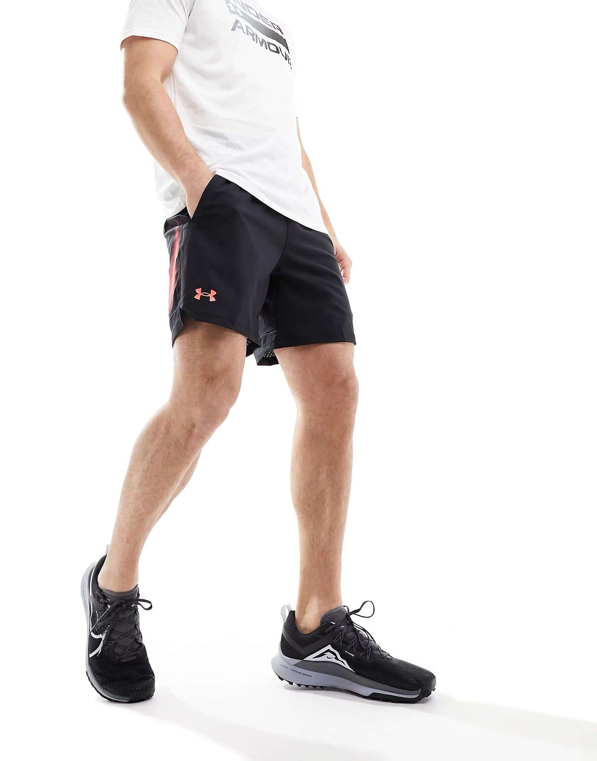 

Черно-красные 6-дюймовые тканые шорты с рисунком Under Armour Vanish