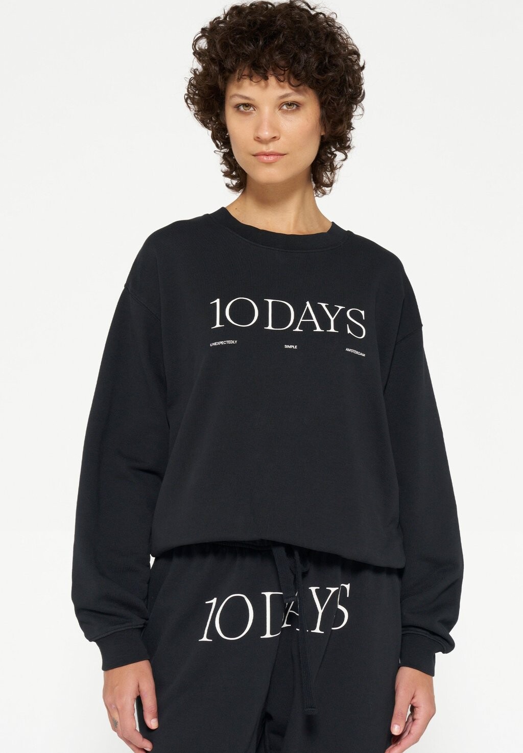 

Толстовка LOGO 10DAYS, цвет black