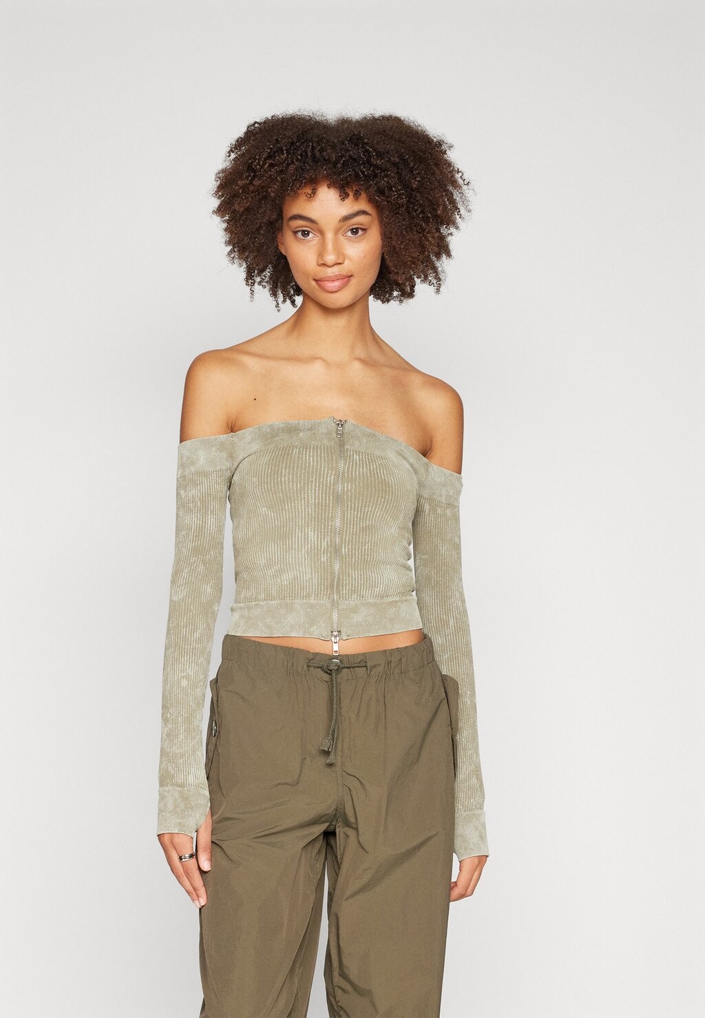 

Футболка с длинным рукавом WASH ZIP BARDOT BDG Urban Outfitters, шалфей