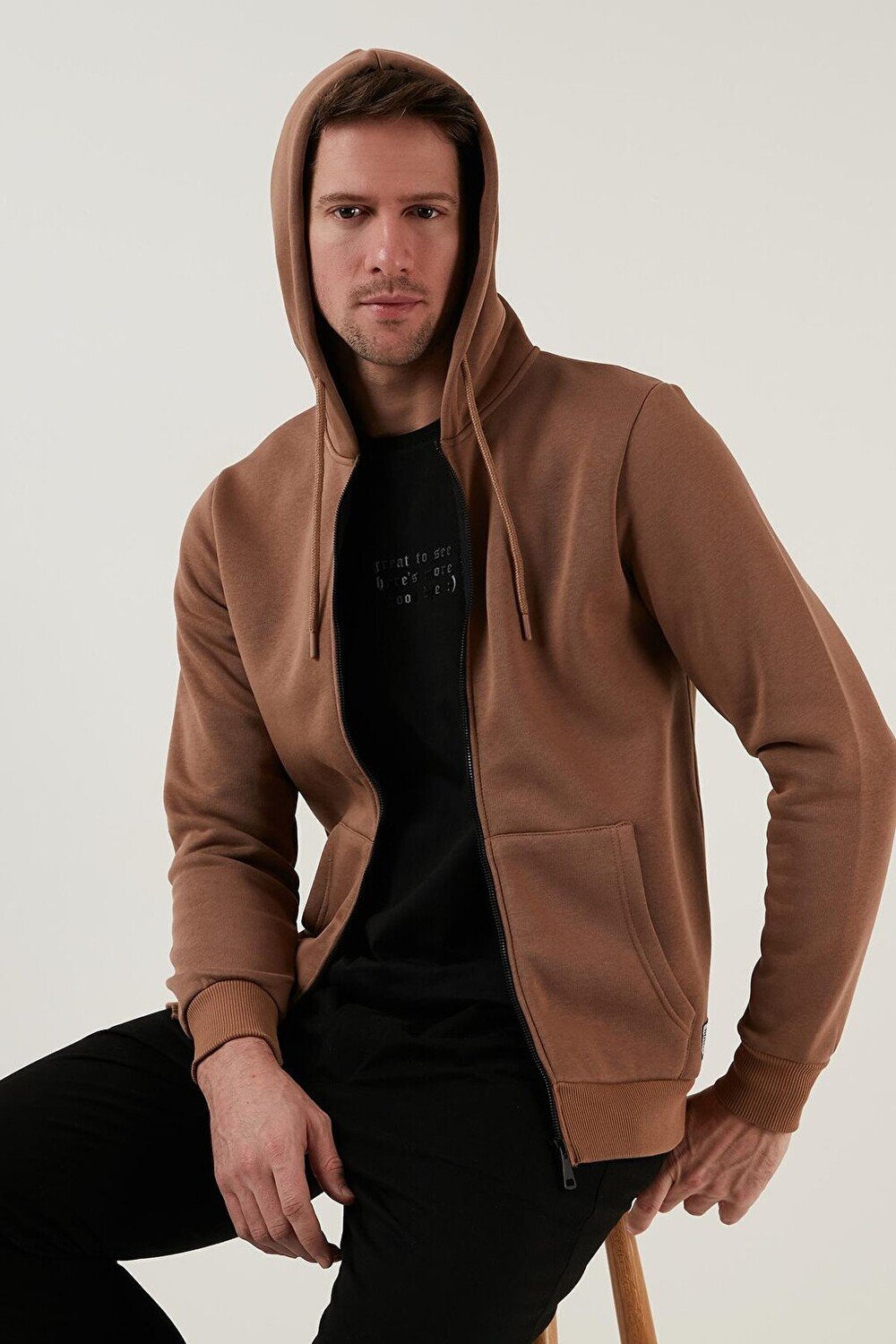 

Зимний свитшот Slim Fit на мягкой подкладке с капюшоном и молнией 5905340 Buratti, коричневый