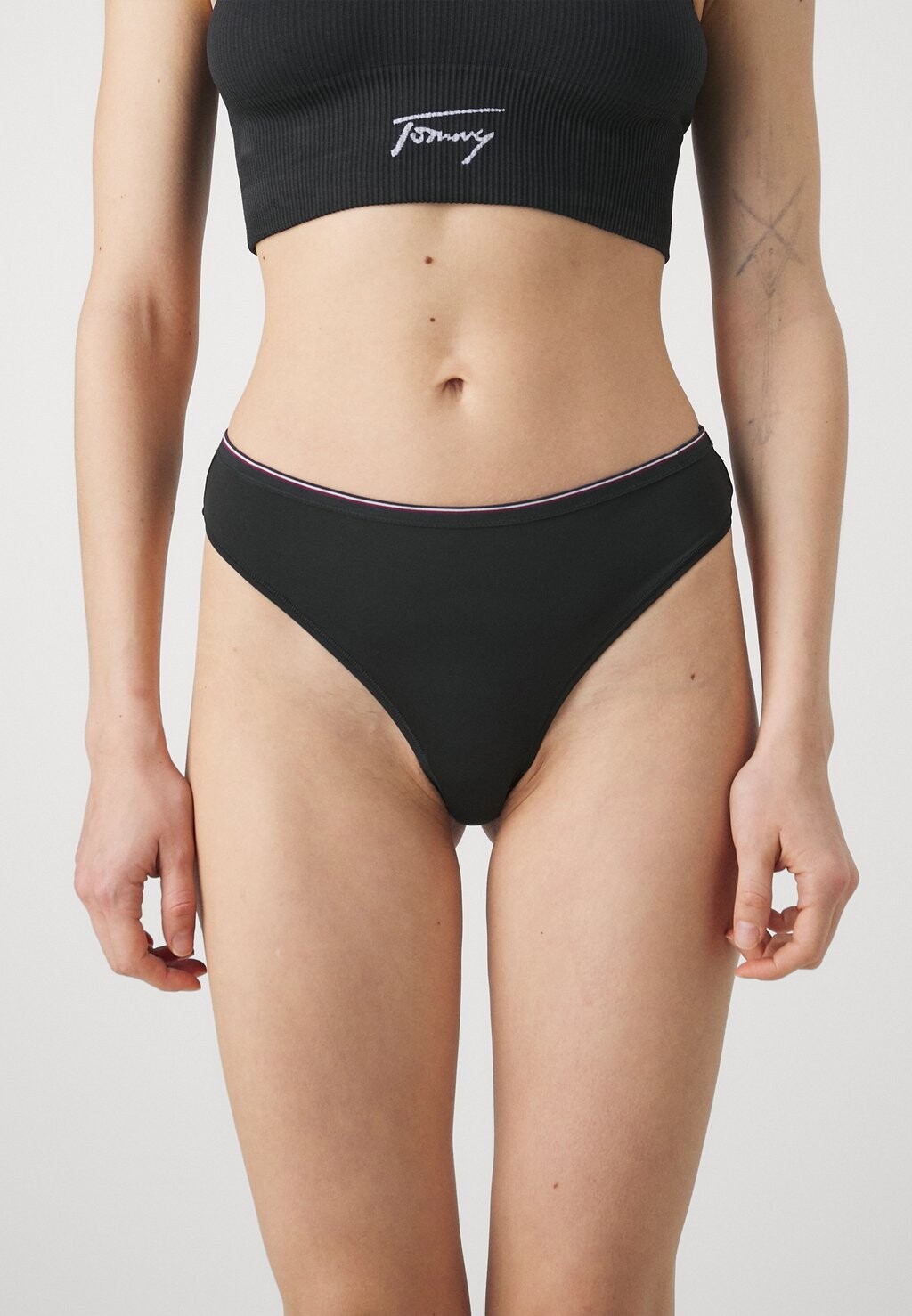 

Стринги THONG Tommy Hilfiger, черный