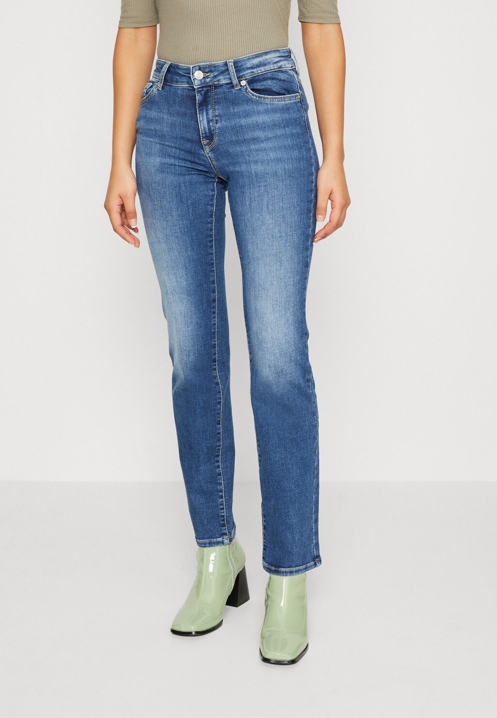 

Джинсы прямого кроя Vero Moda