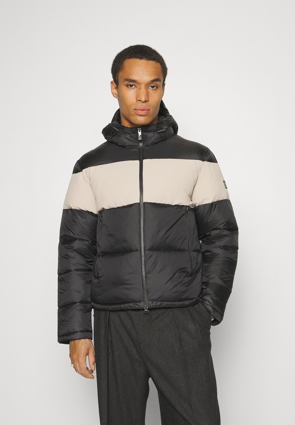 

Зимняя куртка EA7 Emporio Armani, черный