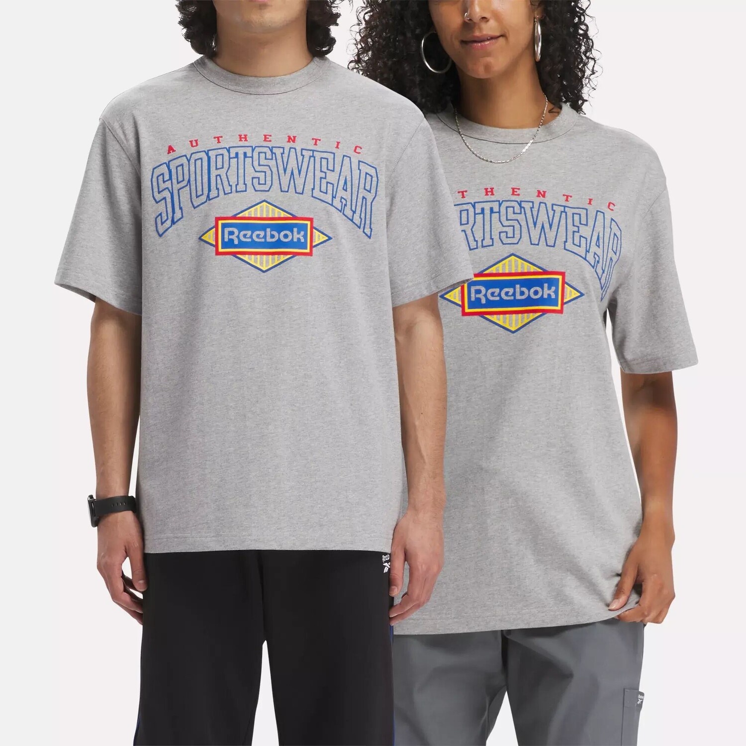 

Классическая футболка со спортивными товарами Reebok, серый