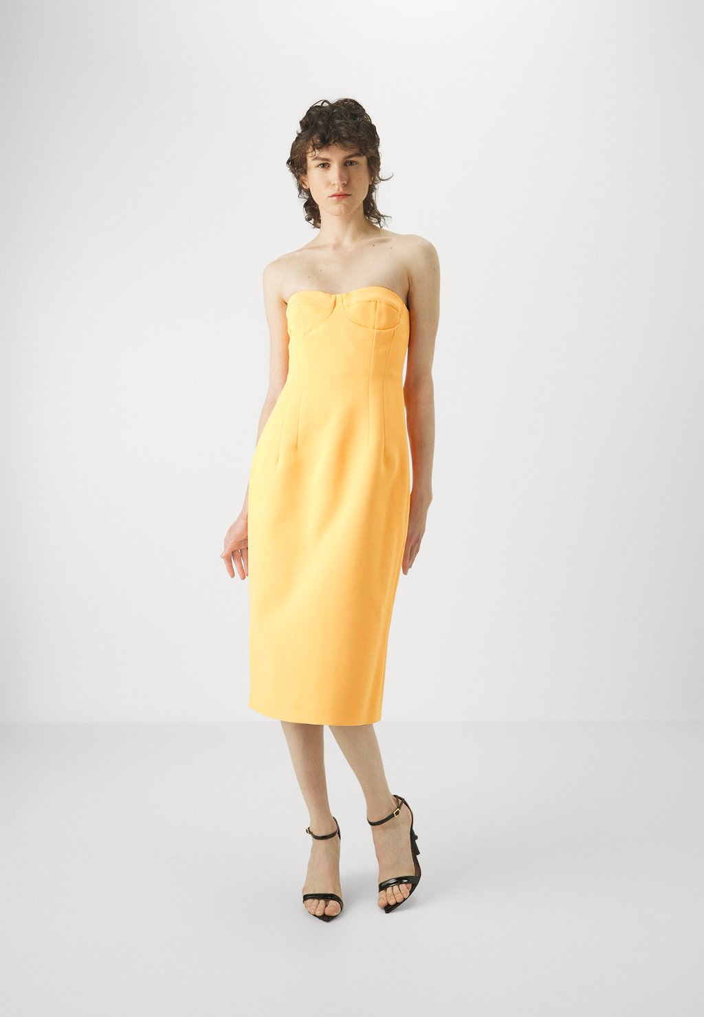 цена Летнее платье Mio MAX&Co., цвет mandarino