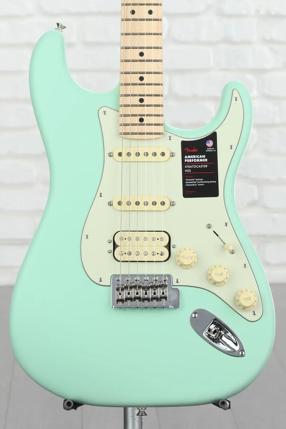 

Fender American Performer Stratocaster HSS — Satin Surf Green с кленовой накладкой на грифе
