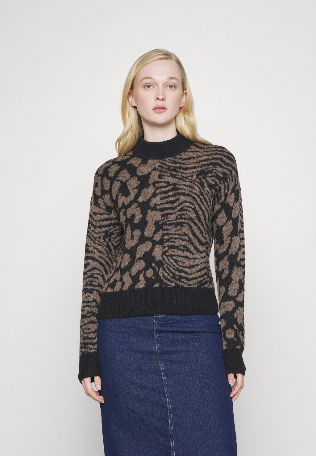

Свитшот Vero Moda VMVERA ANIMAL O-NECK, черная/коричневая чечевица, Черный