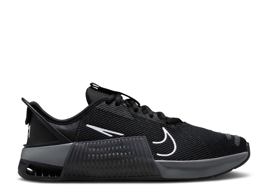 

Кроссовки Nike Wmns Metcon 9 EasyOn, черный/белый