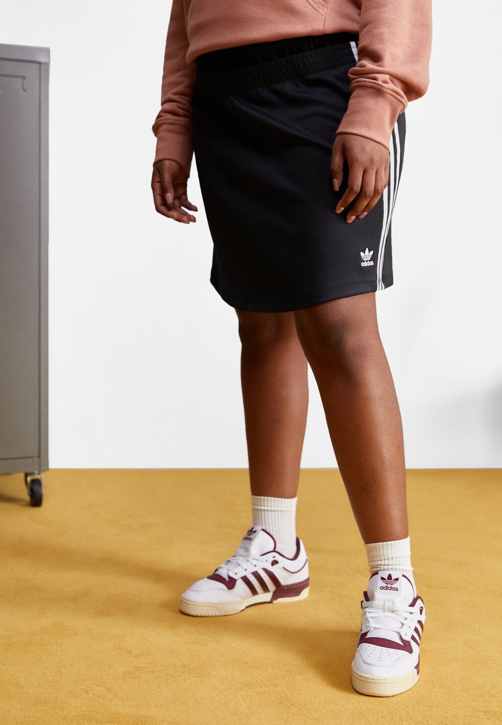 

Юбка А-силуэта adidas Originals, черный