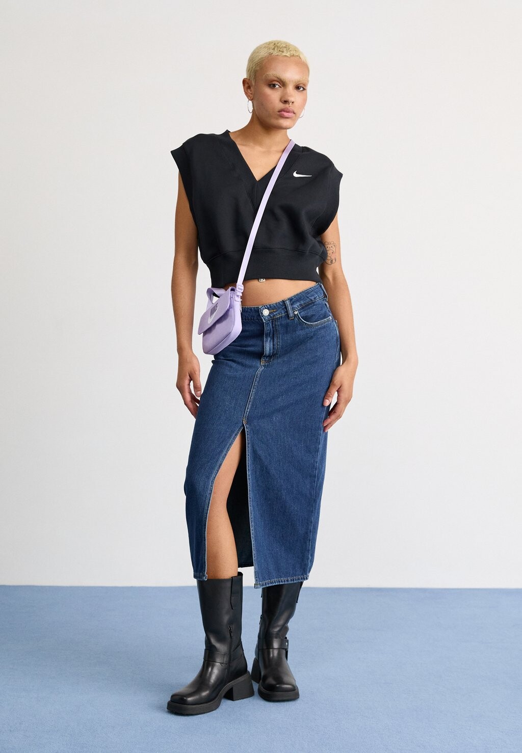

Базовая футболка V NECK Nike, черный