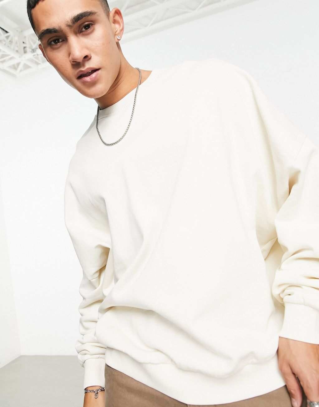 

Белоснежный свитшот супер-оверсайз ASOS DESIGN
