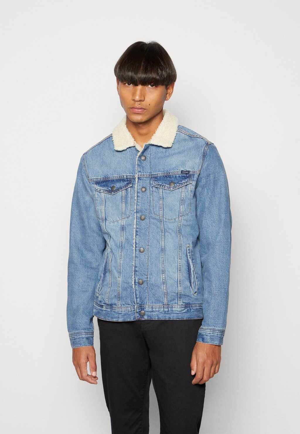 

Джинсовая куртка Jack & Jones