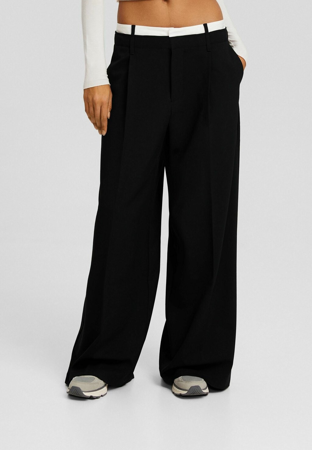 

Брюки Wide-Leg Tailored Fit With Waist Detail Bershka, черный