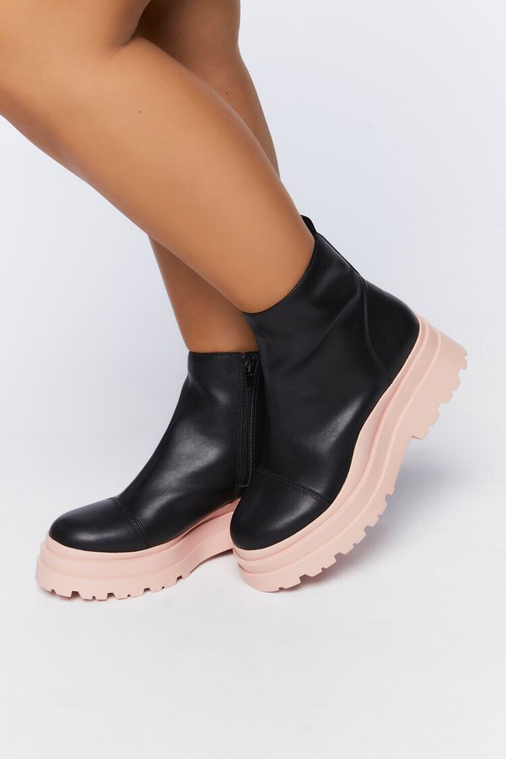 

Ботильоны из искусственной кожи с ушками Forever 21, черный