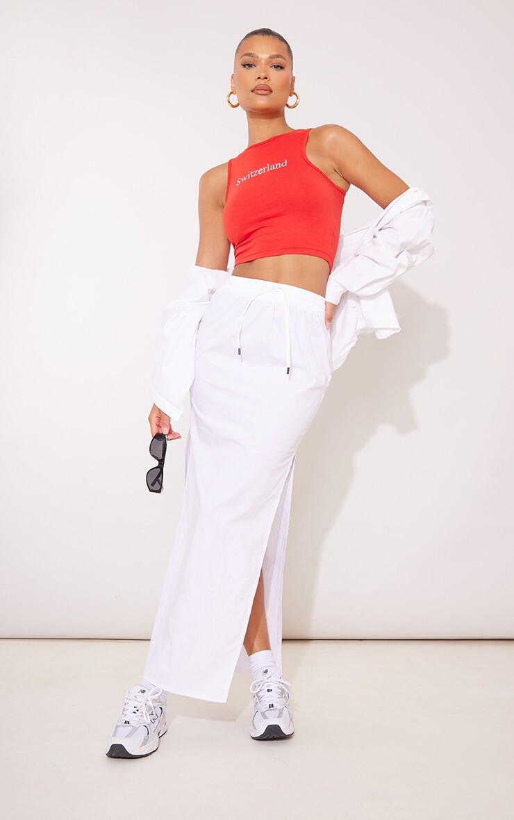 

PrettyLittleThing Красный хлопковый укороченный топ-борцовка со швейцарской вышивкой