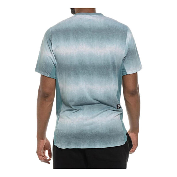 

Футболка Nike Sb Skyline Dip Fade Pocket T-shirt 'BLUE', синий