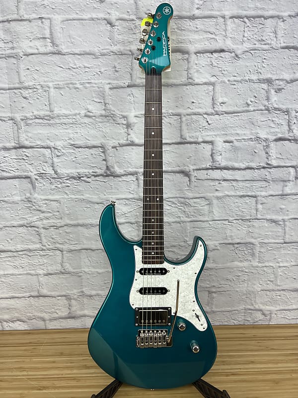 

Электрогитара Yamaha PAC612VIIX Pacifica with Rosewood Fretboard - Teal Green Metallic