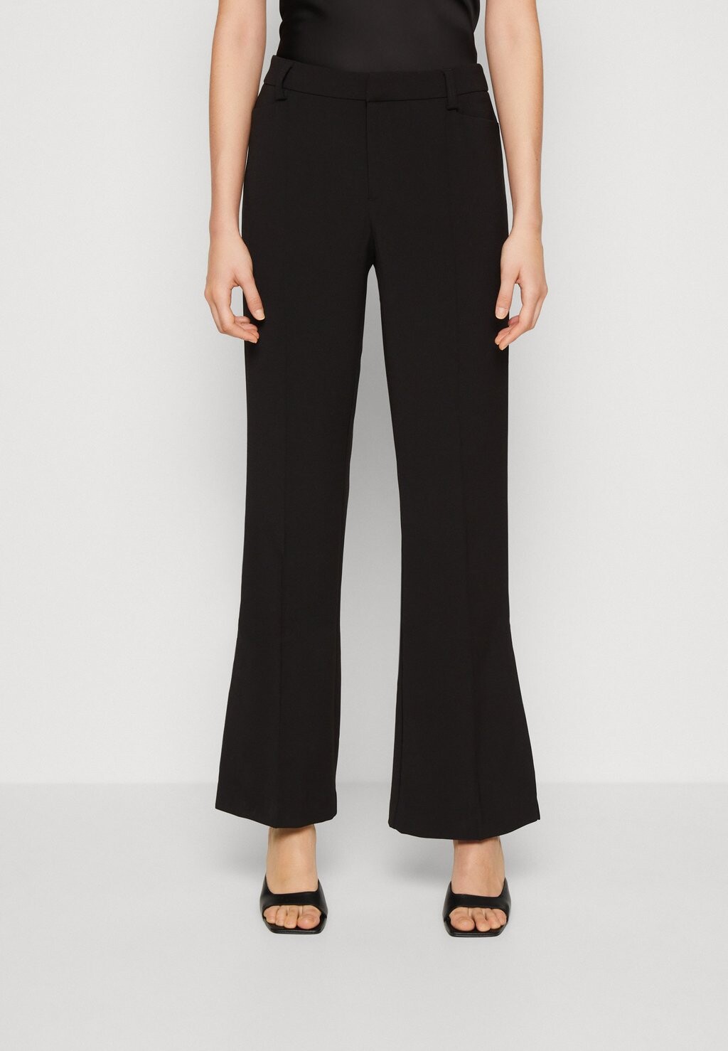 

Брюки Gina Tricot, черный