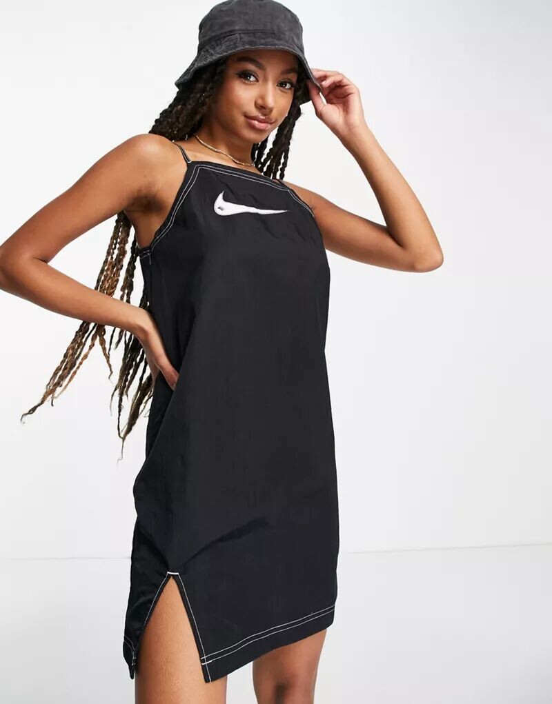

Черное флисовое платье-комбинация с логотипом и контрастной строчкой Nike