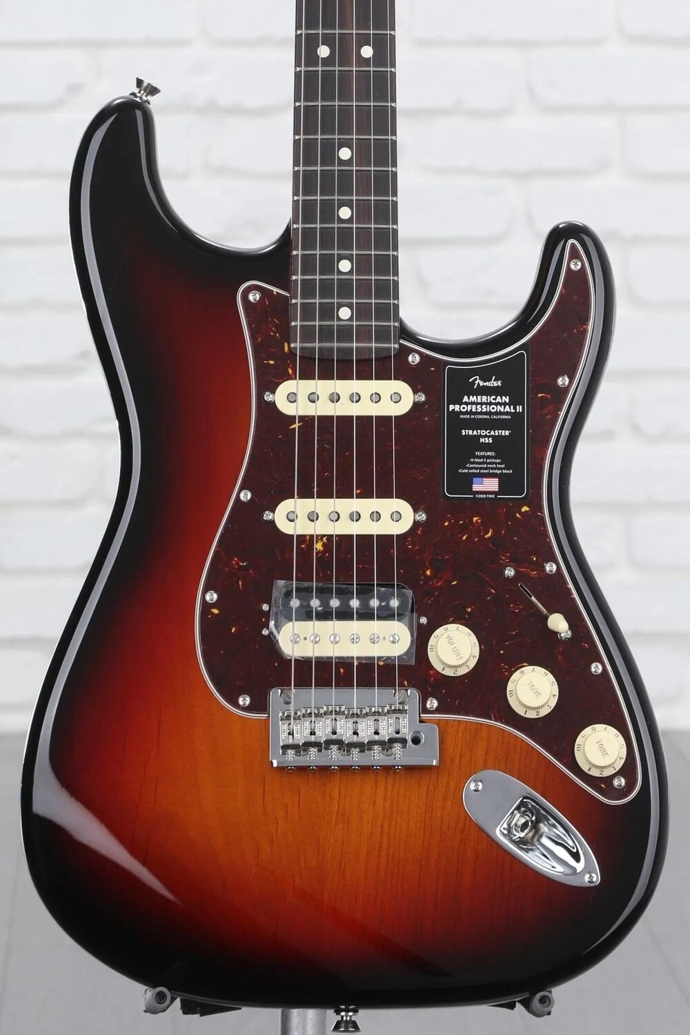 

Fender American Professional II Stratocaster HSS — 3 цвета Sunburst с накладкой из палисандра
